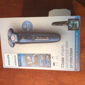 Norelco 7700 new in box